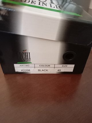 Scarpe uomo e cintura in vernice nuovi