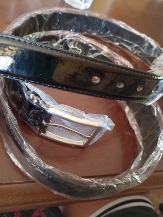 Scarpe uomo e cintura in vernice nuovi