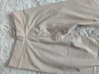 Leggings efecto cuero beige