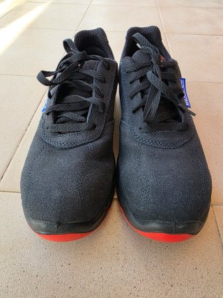 Zapatos de seguridad Sparco negros y rojos