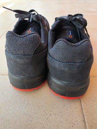 Zapatos de seguridad Sparco negros y rojos