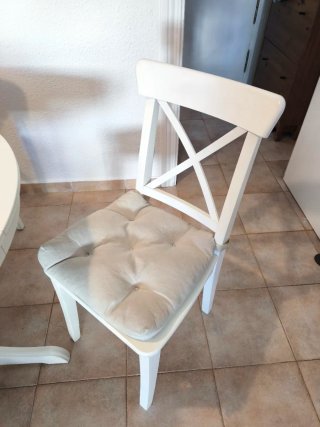 Mesa extensible y sillas Ikea blanca