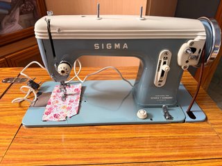 Máquina de coser antigua Sigma