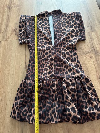 Vestito leopardato con balze