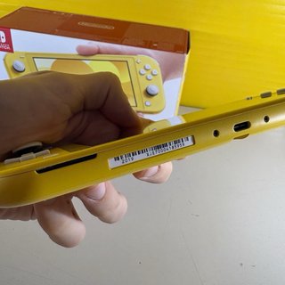 Nintendo Switch Lite Giallo con scatola completa