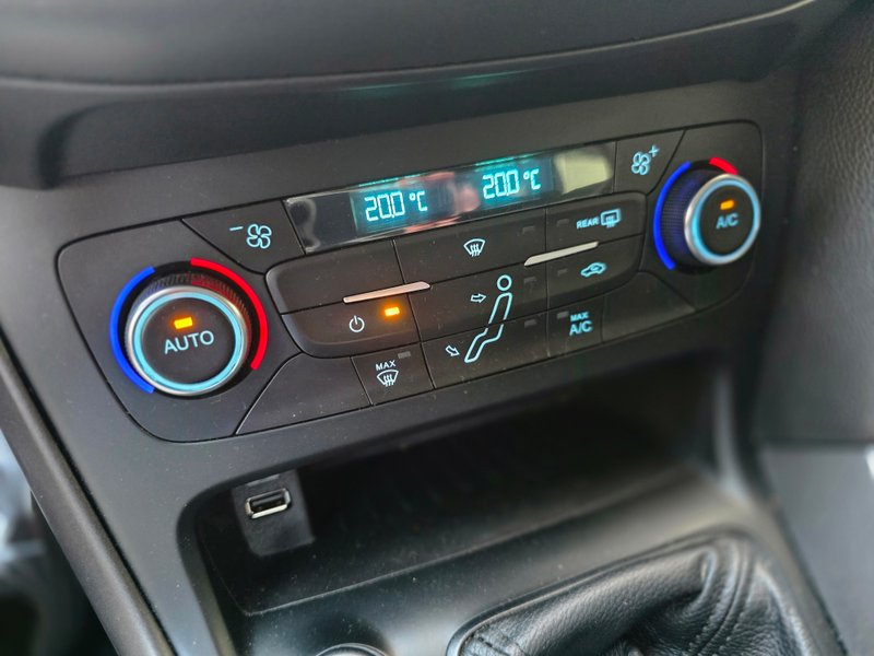 Ford Focus Sportbreak 1.5 TDCi Business 2018, foto 12