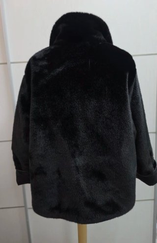 Parka Maje negra con detalles