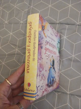 Libro Cuentos ilustrados de príncipes y princesas.