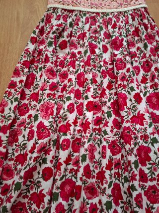 Vestido Jara Coosy floral rosa y rojo