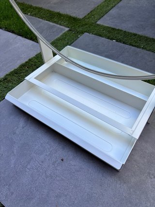 Specchio da trucco rotondo in alluminio bianco