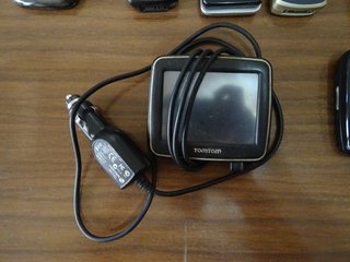 GPS TomTom y varios teléfonos móviles