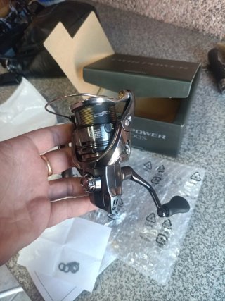 Carrete pesca  Shimano Twin Power 2500S