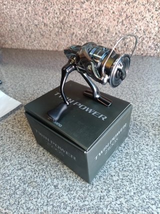 Carrete pesca  Shimano Twin Power 2500S