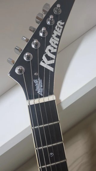 Kramer Charlie Parra Guitarra Eléctrica con funfa