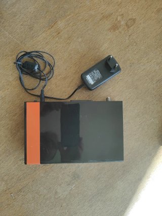 Decodificador TDT con adaptador de corriente
