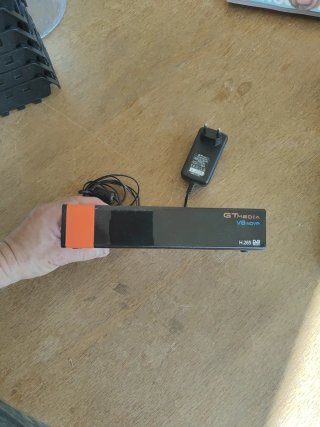 Decodificador TDT con adaptador de corriente