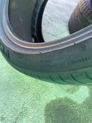 Neumático Michelin 255/40 R21