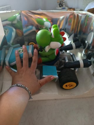 Coche teledirigido Yoshi