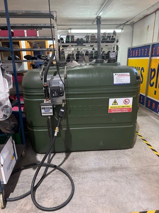Depósito Gasolina Verde con Bomba