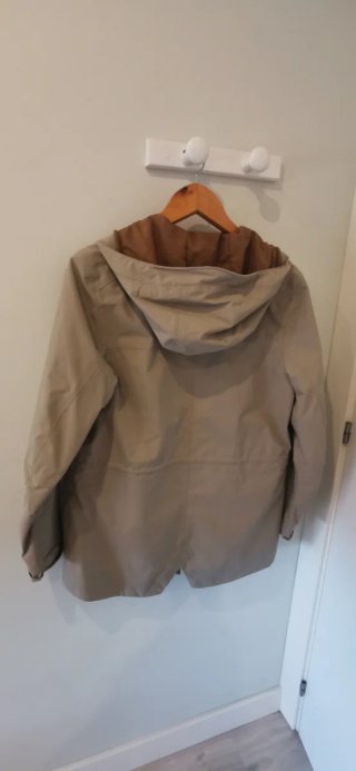 Chubasquero Beige con Capucha