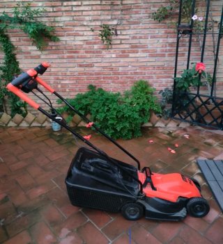 Cortacésped Black+Decker 32cm 1200W