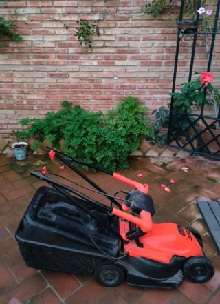 Cortacésped Black+Decker 32cm 1200W