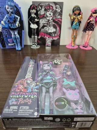 Muñeca Monster High Twyla Creepover Party