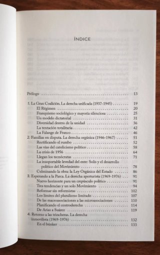 La estirpe del camaleón. Julio Gil Pecharromán.