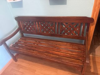 Banco de madera decorativo