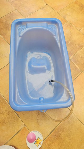 Bañera bebé azul con manguera
