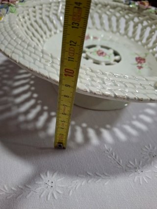 Frutero antiguo de porcelana con flores