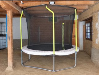 Cama elástica con red de seguridad