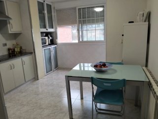 CASA ADOSADA DE 282 m2 CON PATIO DE 80 m2, TERRAZA