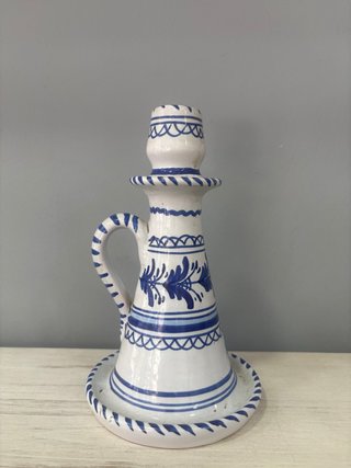 Candelabro de cerámica azul y blanco