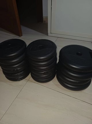 Juego de pesas y accesorios fitness