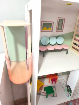 Casa de muñecas de madera