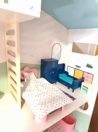 Casa de muñecas de madera