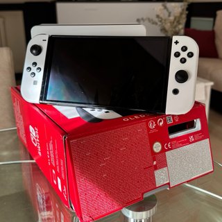 Nintendo Switch OLED come nuova con accessori