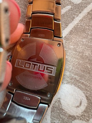 Reloj Lotus Morado y Plateado