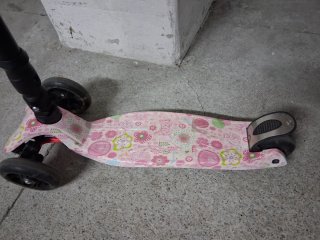 Patinete infantil 3 ruedas rosa flores