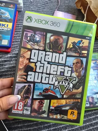 Pacchetto 4 Giochi Xbox 360: GTA V, FIFA 13, Call of Duty