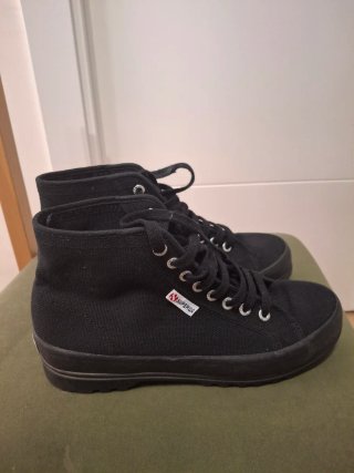 Zapatillas Superga caña alta negras