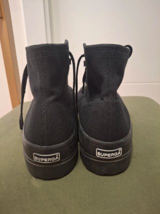 Zapatillas Superga caña alta negras