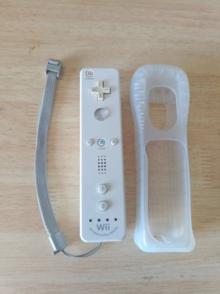 Controller Wii MotionPlus con custodia e cinturino