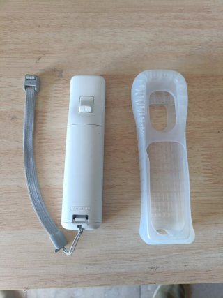 Controller Wii MotionPlus con custodia e cinturino