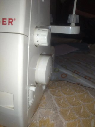 Máquina Overlock Singer 14SH754