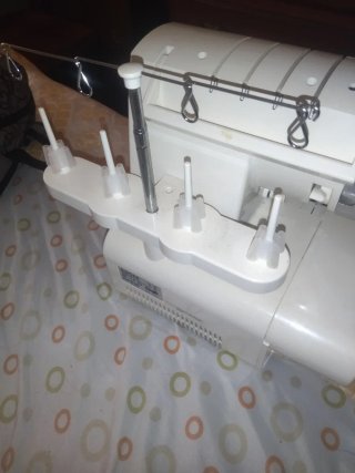 Máquina Overlock Singer 14SH754