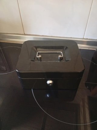 Caja Fuerte Negra con Llaves