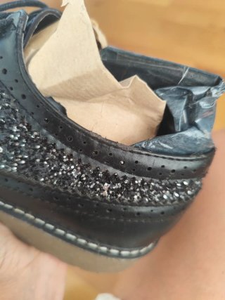 Zapatos Oxford con Revestimiento Dañado