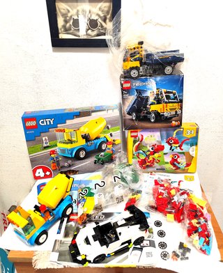 LEGO Lotto 4 pezzi: 60325, 31145, 76900, 42147